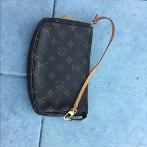Louis Vuitton Pochette Monogram